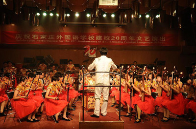 華意制衣 專業校服定制，石家莊廠家直供，打造舒適與美觀的校園服飾